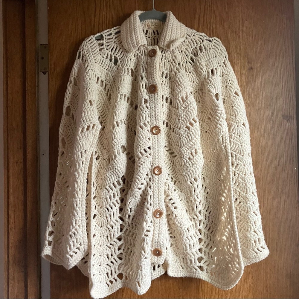 Vintage 60s 70s Ivory Crochet Collared Capelet Poncho